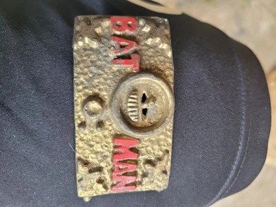 Hebilla de cinturón de metal con logotipo de Batman. National Periodical Publications Inc Foto 1 de 2