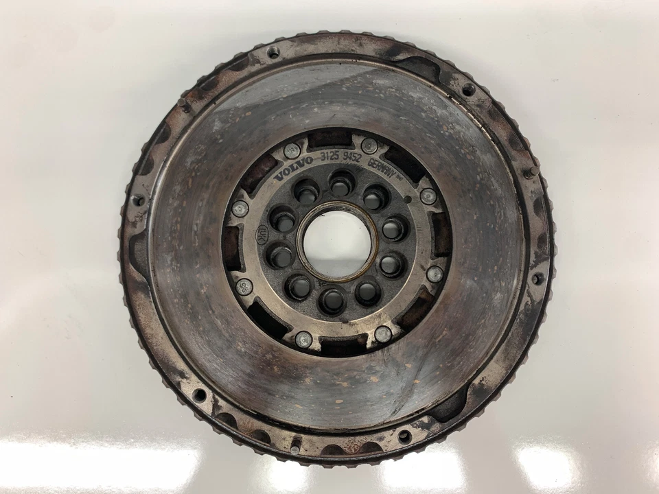 05-13 Volvo S40 V50 C70 C30 Manual Transmission Flywheel 31259452 - Image 1 of 4