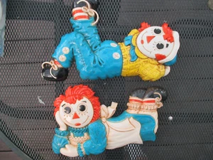 VINTAGE 1977 RAGGEDY ANN AND ANDY WALL HANGING DECOR PLAQUES SET OF TWO - Picture 1 of 9