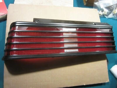 Lente luz trasera Pontiac Sunbird J2000 1982-1987 16501341 Foto 1 de 4