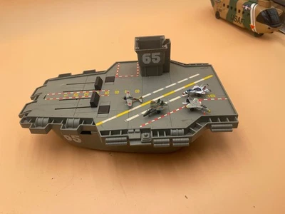 Portaaviones Funrise Micro Grey Jet #65 de colección con 4 aviones 1988 Foto 1 de 4