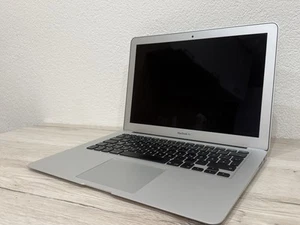 MacBook Air 13” (A1466) – Display Defekt - Bild 1 von 6