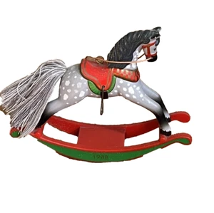 Ornamento de caballo mecedor Hallmark 1988 vintage #8 en serie coleccionable sin caja - Imagen 1 de 6