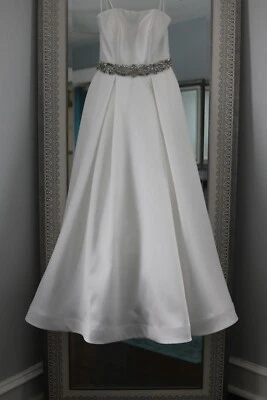 Wedding dresses size 6 - Image 1 of 3