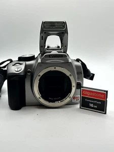 Cuerpo de cámara Canon EOS Digital Rebel XT DS126071 SLR plateado con tarjeta de memoria de 16 GB - Imagen 1 de 11