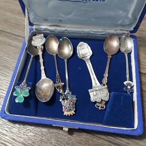 Set of 7 Souvenir Collector Spoons stored in a royal blue box - Bild 1 von 18