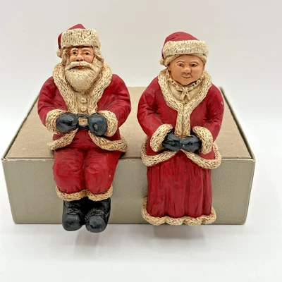 Cuidadores de estante de arte popular de resina tallada a mano de Papá Noel y la señora Claus de colección firmados J.P. Foto 1 de 4