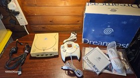 SEGA DREAMCAST & 7 GAMES CONSOLE BUNDLE #RBX60
