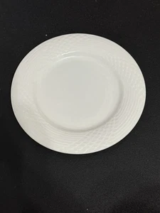 Dinner Plate Palace Solitas By Lynn's Fine China White Raised Scale Rim - Picture 1 of 6