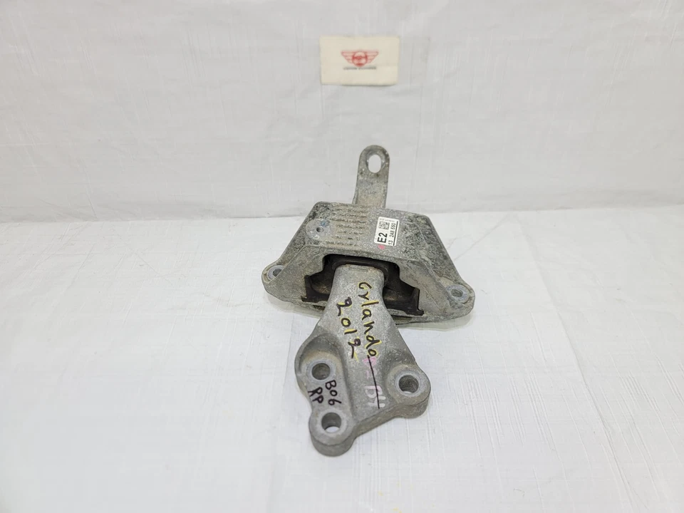 12 2012 Chevrolet Orlando Engine Transmission Mount Bracket OEM 13248550 - Image 1 of 4