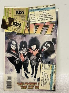 KISS #1 Comic & 2 1983 Creatures Of The Night Tour & 2 2009 Alive 35 Ticket Stub - Bild 1 von 4