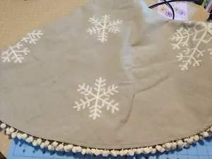 The Christmas Shoppe 52" Tan Round Christmas Tree Skirt W/Snowflake Appliques  - Picture 1 of 7