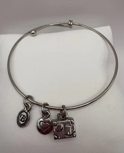 BRIGHTON Silver Tone Expandable Bangle Bracelet with 3 Travel Theme Charms - Bild 1 von 6