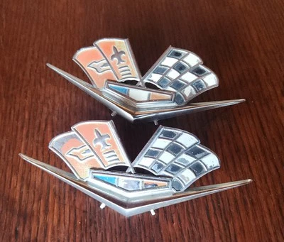2 件老式 1962 - 1963 雪佛兰雪佛兰 Corvette Impala 旗帜徽章 P- 3792000 原始设备制造商 — 第 1/4 张图片