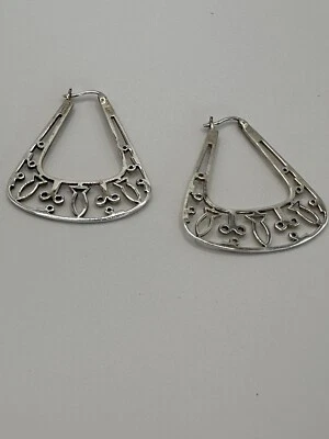 Artisan Handmade Sterling Silver Earrings With Fish Accents - Imagem 1 de 2