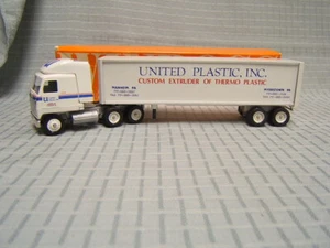 Winross United Plastic Tractor Trailer MIB Manheim Myerstown PA Ford CL9000 Cab - Picture 1 of 4