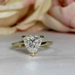 2.00Ct Trillion Cut Moissanite Solitaire Engagement Ring 14k Yellow Gold Plated - Foto 1 di 10