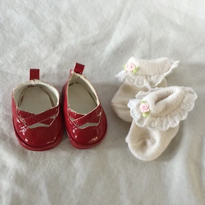 Pair of Red Shoes and White Ruffled Ankle Socks Fits 18" & American Girl Dolls - Imagen 1 de 2