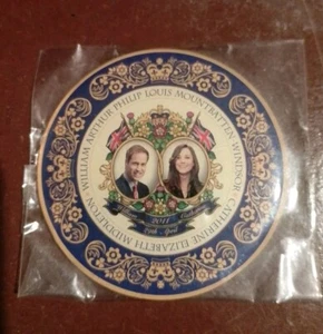 William & Catherine MAGNET Commemerative April 29th, 2011. Still In Packet. U1 - Picture 1 of 3