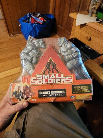 Vintage 1998 Small Soldiers Secret Decoder Activity Case Dream Works New Sealed Cover