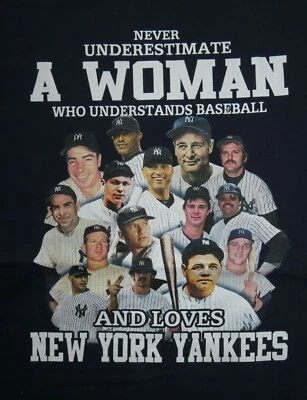 Camisa Never Undestimate a Woman New York Yankees (XL) MUNSON MANTLE DIMAGGIO Foto 1 de 2