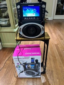 Karaoke USA Machine with 2 Microphones and Remote - Picture 1 of 4