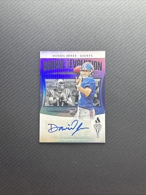 2019 Panini Passing The Torch Daniel Jones Rookie Evolution Auto Green /5 #RE-DJ - Image 1 of 3