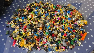 LEGO Random Minifigure RICAMBI e Accessori Lotto di 3,5 libbre 1,5 kg - Foto 1 di 7