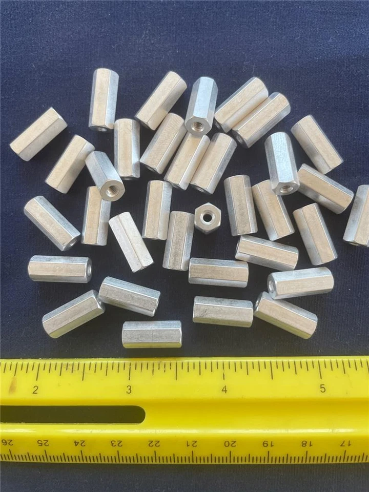 4-40 x 5/8" ROSCA DE ALUMINIO SEPARADORES HEMBRA-HEMBRA HEXAGONAL 5/8" LONGITUD (Cantidad 50) Foto 1 de 1