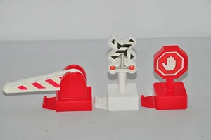 Fisher Price 3x Geotrax Train Street Signs RR Crossing Barrier Train Light Stop - Imagen 1 de 5