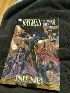 Batman: Battle for the Cowl TPB (DC Comics January 2011) New - Picture 1 of 2