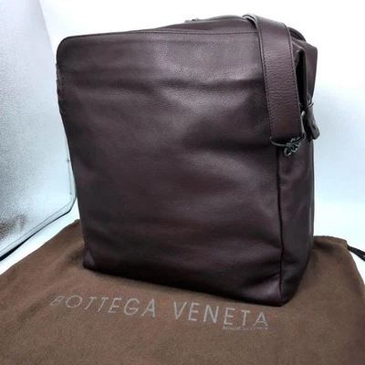 Bolso de Hombro Bottega Veneta Intrecciato Hombre Bandolera Cuero Burdeos Usado Foto 1 de 4
