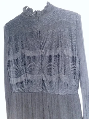 Robe Longue Manches Noir Haut Effet Dentelle Bas Volant Style Victorien BLANCO S - Photo 1/4