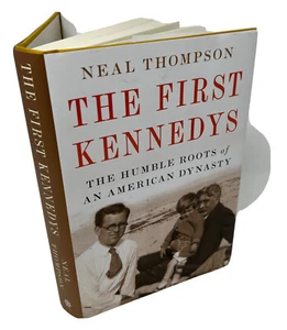 The First Kennedys: The Humble Roots of an American Dynasty Neal Thompson  Fine - Foto 1 di 12