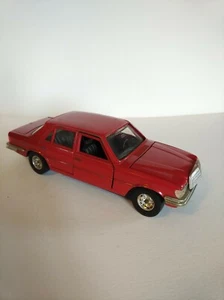 MERCEDES 450 SEL colore rosso BURAGO - cod. 0122 scala 1:24 - Foto 1 di 5