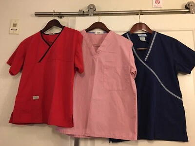 Lote de 3 Camisetas Médicas Mujer XS Rojo Rosa Índigo Buen Estado Usadas Foto 1 de 4