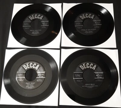Bing Crosby 4 45 Christmas boxset WITHOUT BOX Decca 9-65 - Image 1 of 4
