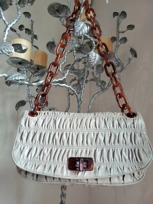 Bolso sin asas Prada Gaufre Baguette plisado cadena tortuga mango rosa polvoriento $2500 Foto 1 de 4