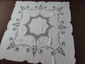 Mitteldecke Tischdecke weiß mit bräunlicher Lochstickerei 130 x 130 - Bild 1 von 10