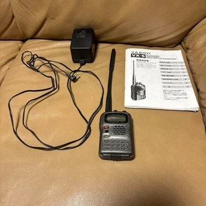 YAESU VX-5 transceiver Working - Afbeelding 1 van 4