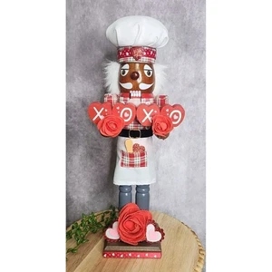 Valentinstag Nussknacker Bäcker Koch Afroamerikaner rote Herzen Rosen Holz 15" - Bild 1 von 8