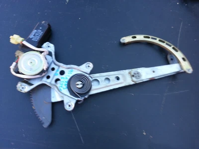 Lexus ES250 1990 - regulador de ventana - pasajero trasero - 91 - coche de poco kilometraje Foto 1 de 2