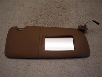 Правый солнцезащитный козырек BMW 325i Xi 2001-2006 годов выпуска с виниловым желтовато-коричневым туалетным столиком полный привод B03758 - Изображение 1 из 4