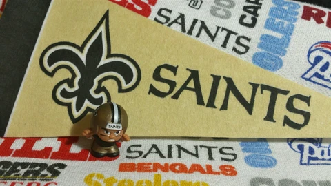 2015 NFL Series 4 Teenymates New Orleans Saints Linebacker (LB/def pos) figure Cover