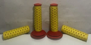NOS OAKLEY GRIPS OG 80'S B1B RED W YELLOW  EXTRA SLEEVES RED DONUTS OLD BMX - Picture 1 of 5