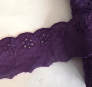 Ojal de encaje de algodón bordado vintage de 9 yardas 2,25"" de ancho violeta b0242 - Imagen 1 de 2