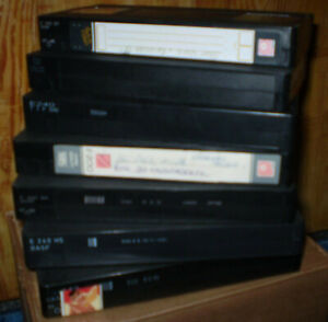 12  VHS Video Kassetten - bespielt - Inhalt nicht bekannt