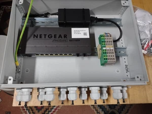 Netgear GS110TP PoE Switch im Gehäuse IP66 - Bild 1 von 5