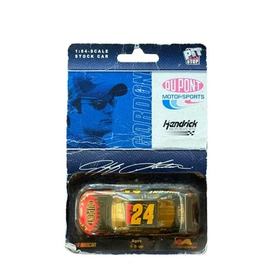 Hendrick Motorsports Authentics Jeff Gordon DuPont Pit Stop 1:64 NASCAR Foto 1 de 2
