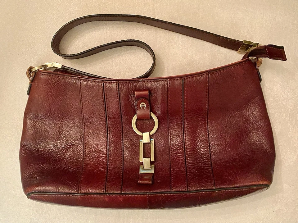 Bolso de hombro Etienne Aigner de cuero sangre de buey correa herrajes dorados antiguos Foto 1 de 4